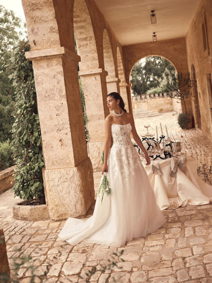 Modeca Morwen strapless A-lijn trouwjurk met kanten lijfje