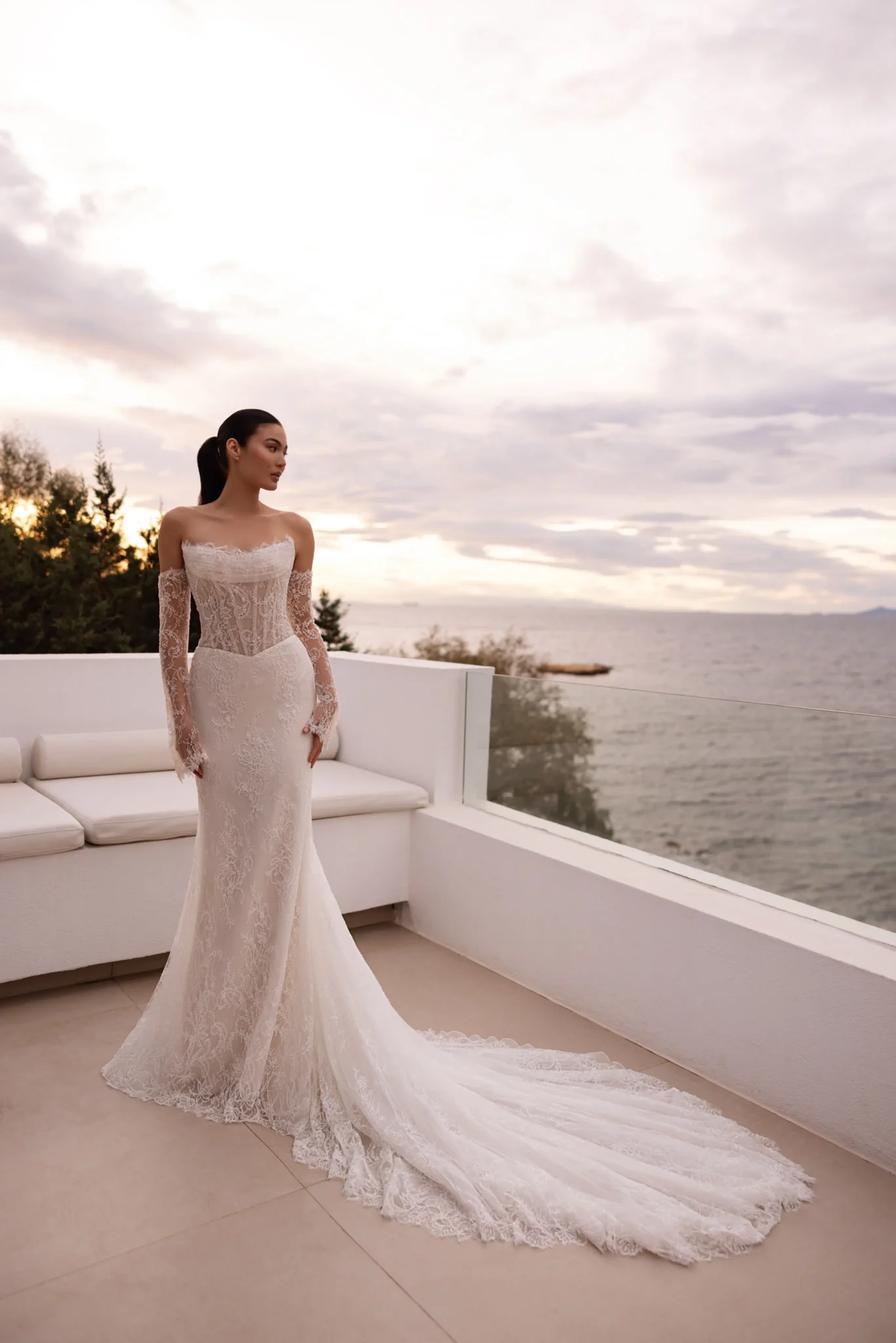 Trouwjurk Demetrios Platinum Sorya DP560 met lange kanten mouwen