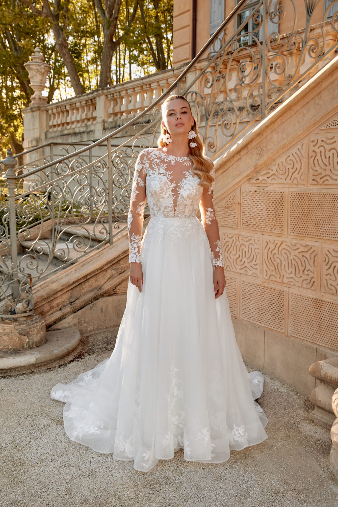 Trouwjurk Sincerity 44572 met illusion boothals en lange kanten mouwen