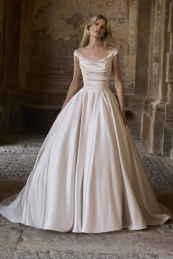 Veni Infantino Azzarra 63230 satijnen ball gown trouwjurk