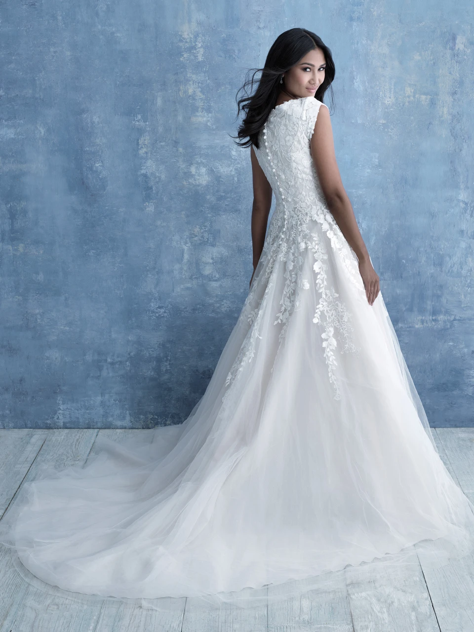 Achterzijde Allure Modest M635 met stofknoopjes