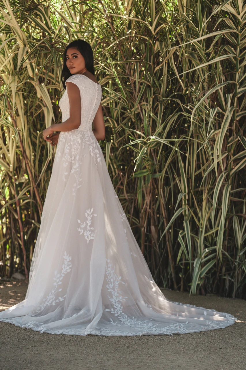 Achterzijde Allure Modest M728 met elegante sleep