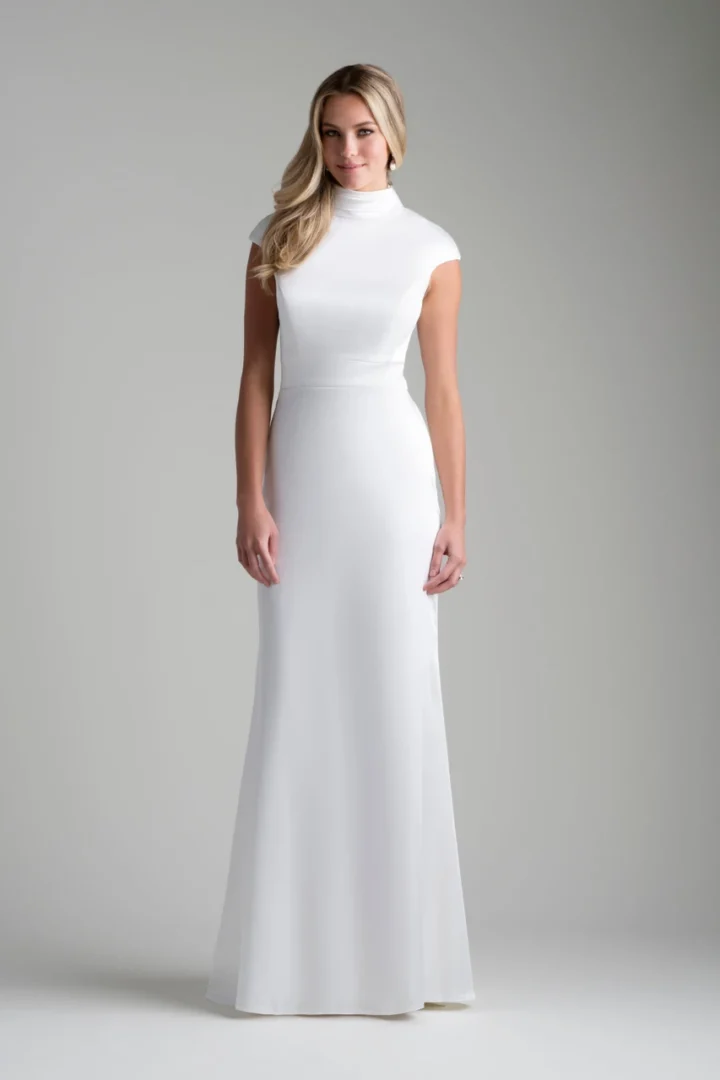 Vooraanzicht Allure Modest M755 minimalistische trouwjurk