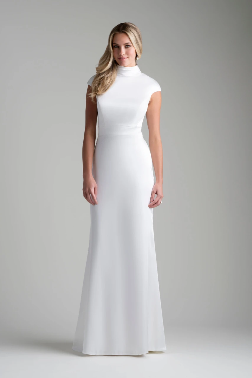 Vooraanzicht Allure Modest M755 minimalistische trouwjurk