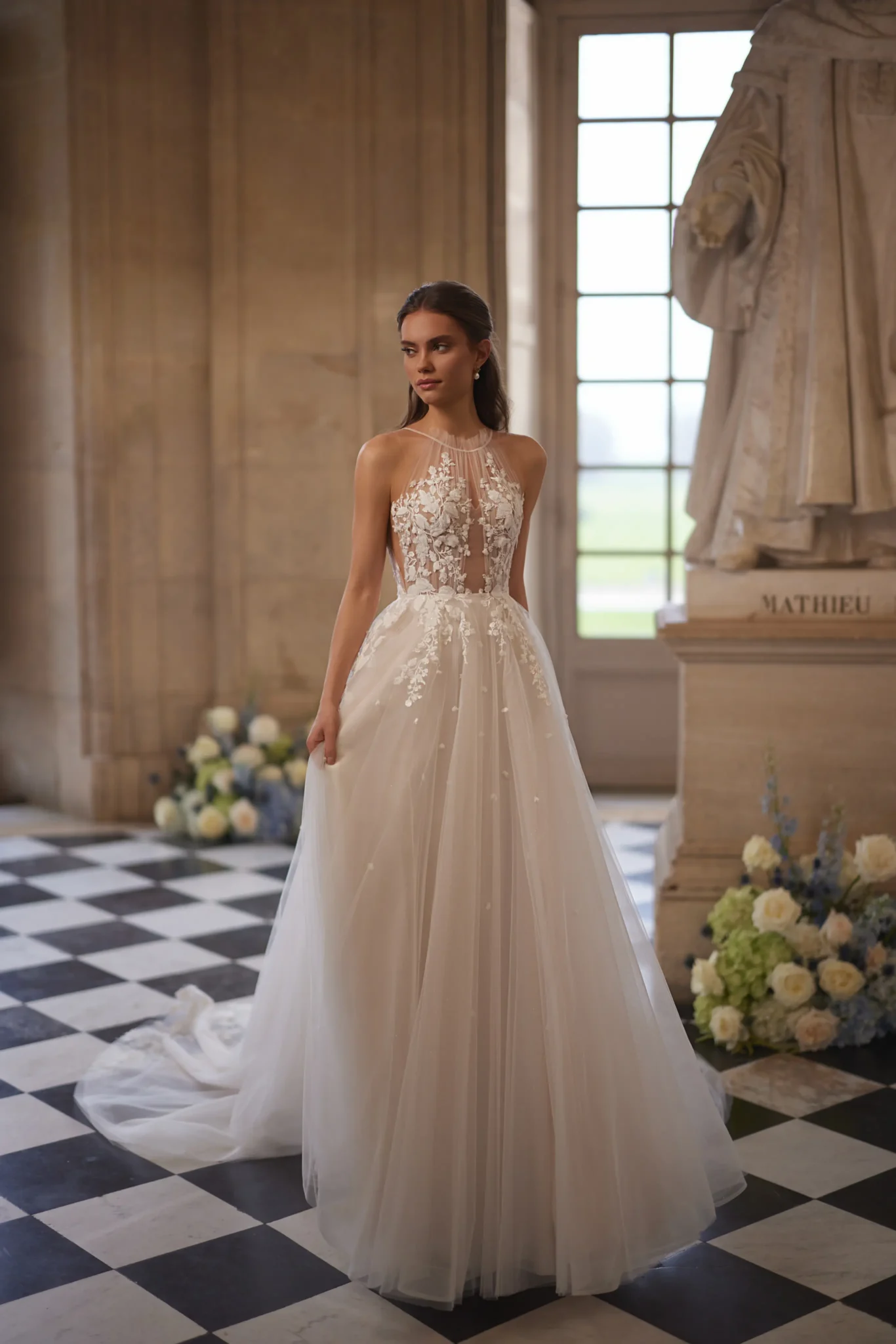 Detail hoge illusion hals Dama Couture Nilla