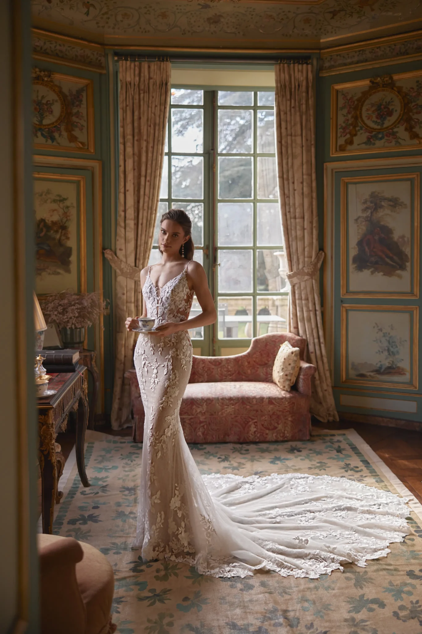 Vooraanzicht Dama Couture Ondine met diepe V-hals